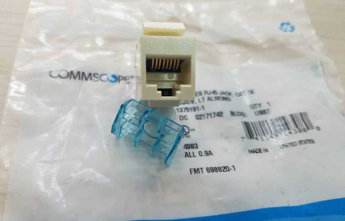 nhan-mang-commscope-cat5e-1375191-1