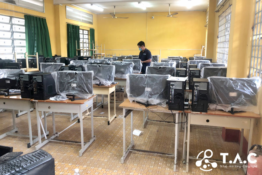 lap-dat-camera-quan-sat-truong-hoc