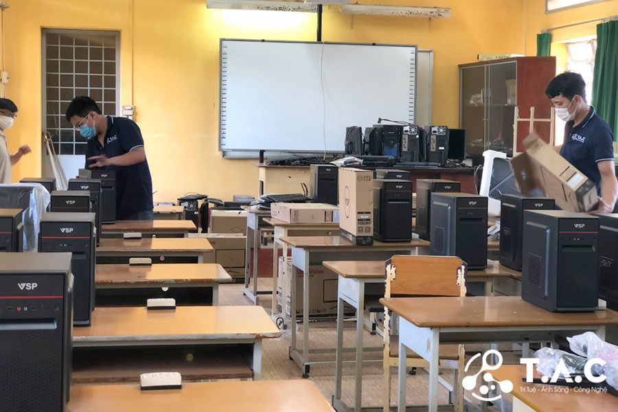 lap-dat-camera-quan-sat-truong-hoc