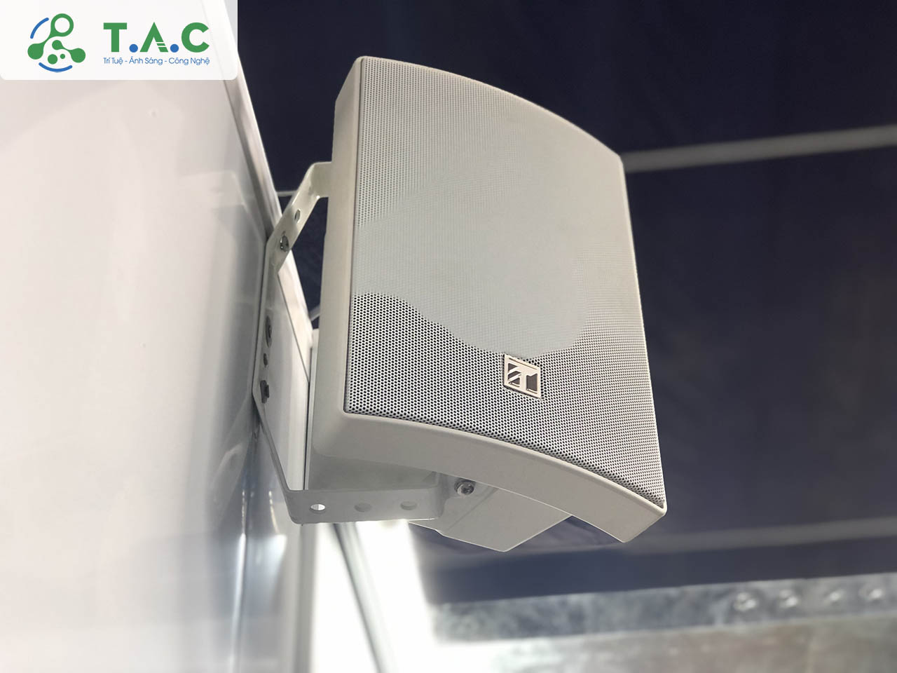 Lắp đặt hệ thống âm thanh thông báo công cộng, tòa nhà và nhà xưởng